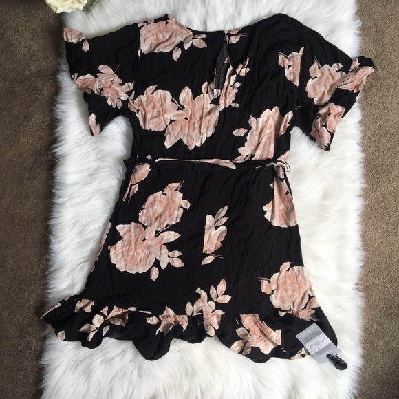 NWT le chateau Dress - Picture 7 of 7